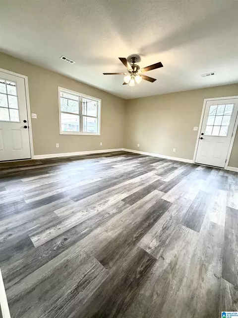 Living - 100 Mims Cir, Clanton, AL 35045 photo 3 of 3