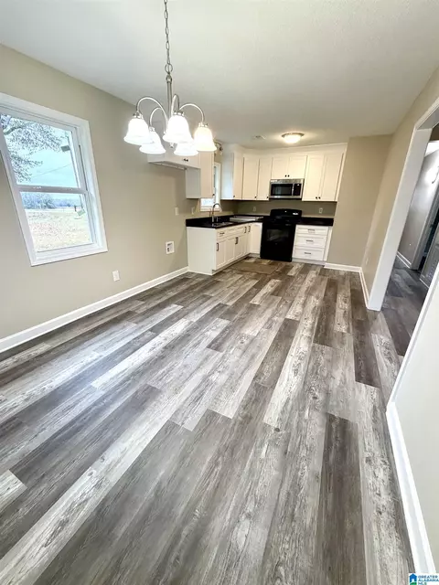 Dining - 100 Mims Cir, Clanton, AL 35045 photo 1 of 2