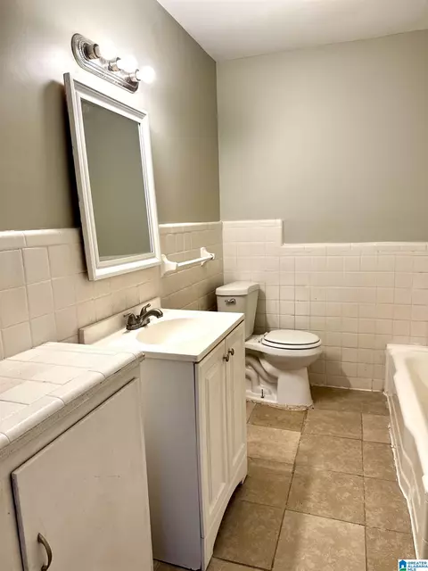 Bath - 415 Thomas St, Warrior, AL 35180 photo 2 of 2