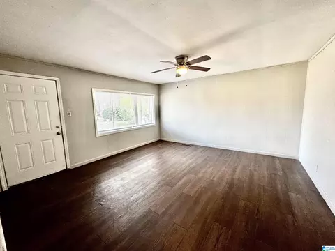 Living - 415 Thomas St, Warrior, AL 35180 photo 2 of 7