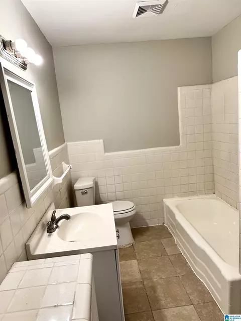 Bath - 415 Thomas St, Warrior, AL 35180 photo 1 of 2