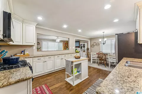 Kitchen - 705 Lay Dam Rd, Clanton, AL 35045 photo 4 of 5