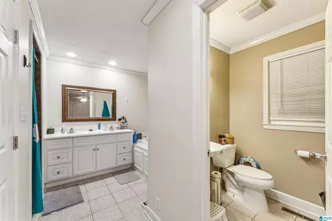 Entry Way - 705 Lay Dam Rd, Clanton, AL 35045 photo 3 of 4