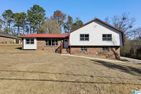 825 Cherokee Trl, Anniston, AL 36206