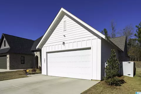 381 Shiloh Creek Dr, Calera, AL 35040