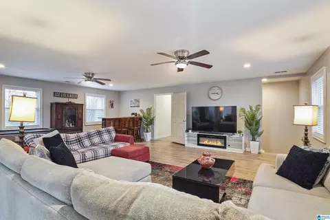 5041 Roselyn Rd, Bessemer, AL 35022