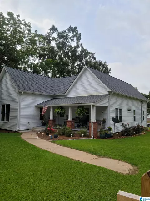 327 SW 2nd St SW, Wedowee, AL 36278