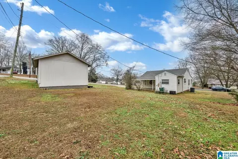Exterior - 414 6th Ave E, Oneonta, AL 35121 photo 4 of 7