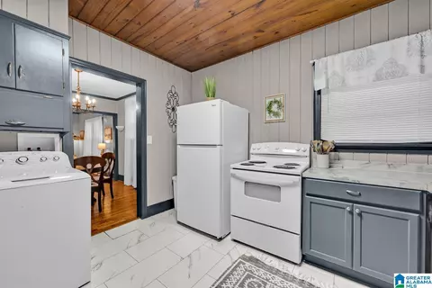 Kitchen - 414 6th Ave E, Oneonta, AL 35121 photo 3 of 4