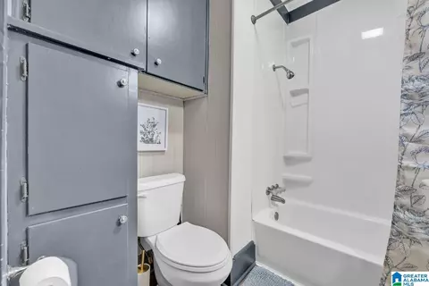 Bath - 414 6th Ave E, Oneonta, AL 35121 photo 2 of 2