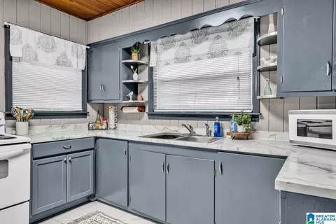 Kitchen - 414 6th Ave E, Oneonta, AL 35121 photo 4 of 4