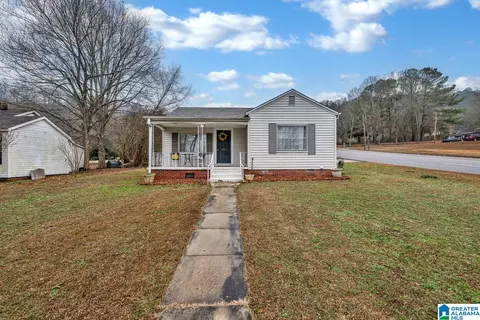 Exterior - 414 6th Ave E, Oneonta, AL 35121 photo 2 of 7