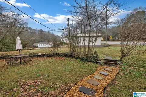 Exterior - 414 6th Ave E, Oneonta, AL 35121 photo 5 of 7