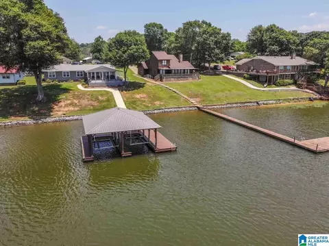 40 Camelot Ln, Talladega, AL 35160