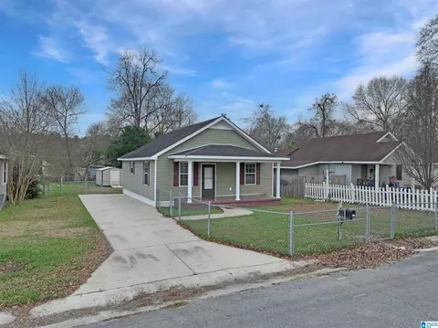 Exterior - 803 15th Ave N, Clanton, AL 35045 photo 6 of 8
