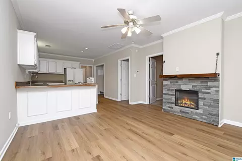 Living - 803 15th Ave N, Clanton, AL 35045 photo 1 of 4