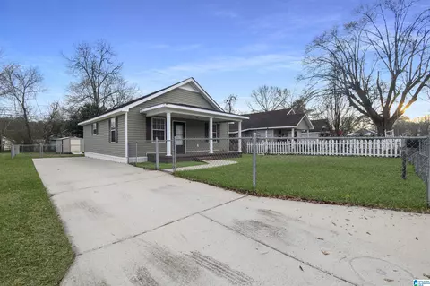 Exterior - 803 15th Ave N, Clanton, AL 35045 photo 2 of 8