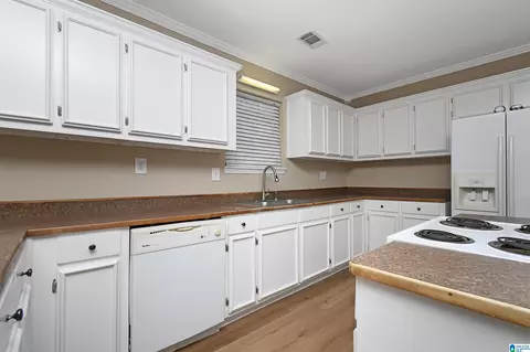 Kitchen - 803 15th Ave N, Clanton, AL 35045 photo 1 of 2