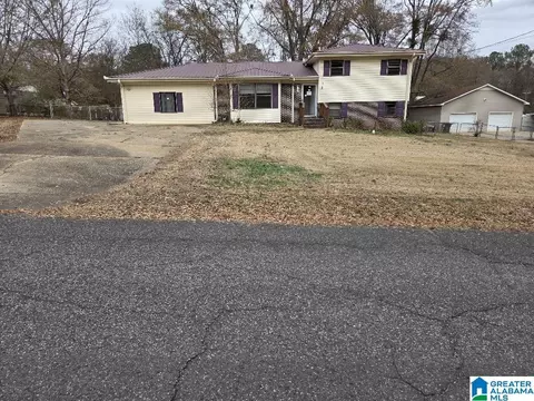 620 Cambridge Rd, Hueytown, AL 35023