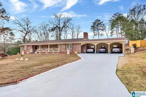 716 Castlewood Dr, Bessemer, AL 35020