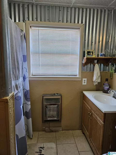 Bath - 75 Moore St, Steele, AL 35987 photo 1 of 2