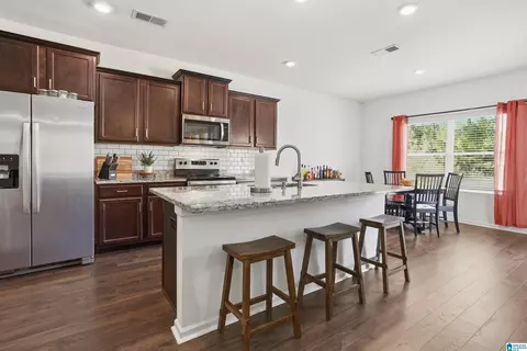 673 Johnnys Cv, Leeds, AL 35094