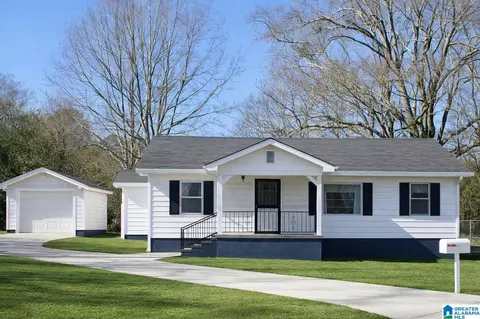 6037 Pocahontas Rd, Bessemer, AL 35022