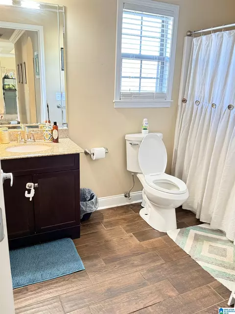 Bath - 140 Maplewood Dr, Clanton, AL 35045 photo 1 of 2