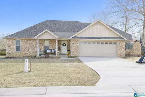 Exterior - 140 Maplewood Dr, Clanton, AL 35045 photo 1 of 2