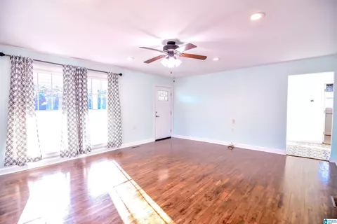 Living - 728 Wilson Rd, Clanton, AL 35045 photo 6 of 7
