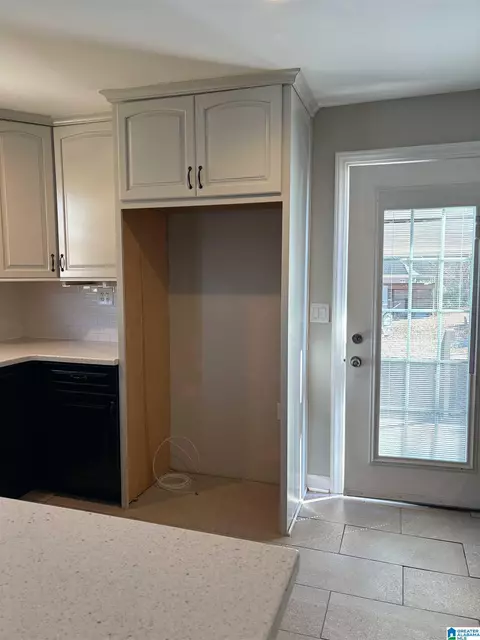 Kitchen - 728 Wilson Rd, Clanton, AL 35045 photo 8 of 10