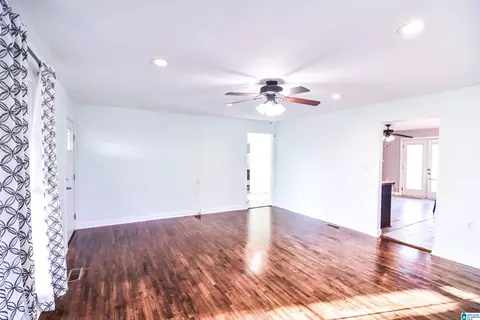 Living - 728 Wilson Rd, Clanton, AL 35045 photo 3 of 7