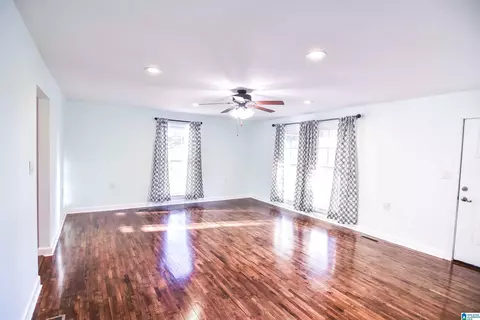 Living - 728 Wilson Rd, Clanton, AL 35045 photo 2 of 7