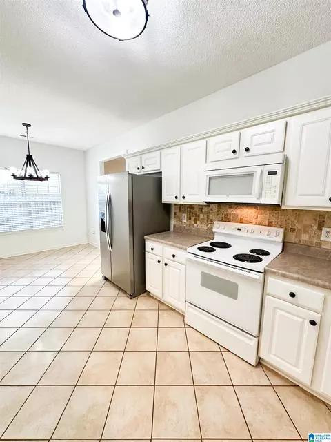 Kitchen - 8564 Dover Dr, Leeds, AL 35094 photo 5 of 6