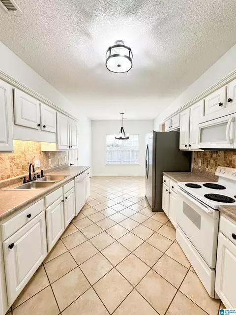 Kitchen - 8564 Dover Dr, Leeds, AL 35094 photo 6 of 6