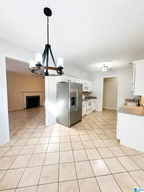 Kitchen - 8564 Dover Dr, Leeds, AL 35094 photo 4 of 6