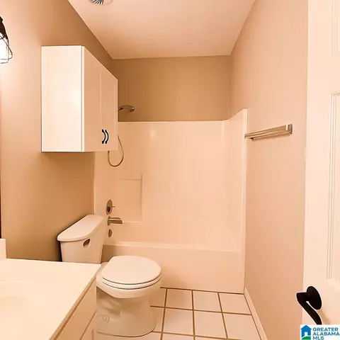 Bath - 8564 Dover Dr, Leeds, AL 35094 photo 2 of 5