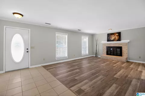 Living - 100 Timberline Cir E, Dothan, AL 36303 photo 1 of 4