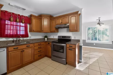 Kitchen - 100 Timberline Cir E, Dothan, AL 36303 photo 2 of 2