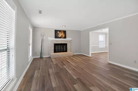 Living - 100 Timberline Cir E, Dothan, AL 36303 photo 2 of 4