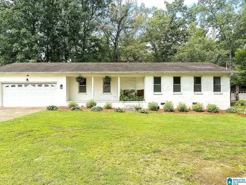 514 Diversey St, Rainbow City, AL 35906
