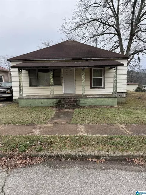 712 W 12th St, Anniston, AL 36201