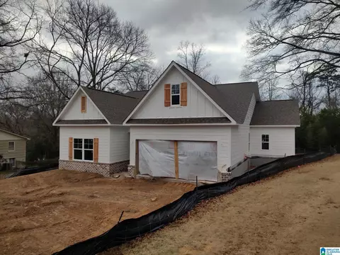 2208 Larkspur Dr, Hoover, AL 35226