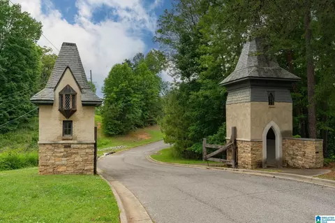 1616 Chateau Crest Ln #2, Vestavia Hills, AL 35216