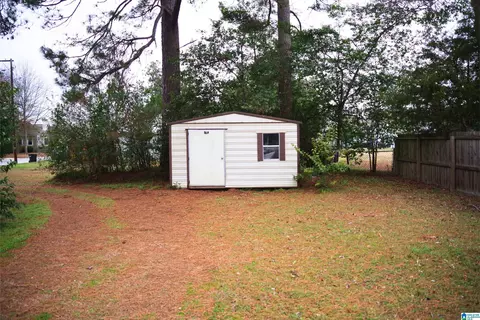 Exterior - 906 6th Ave N, Clanton, AL 35045 photo 6 of 8