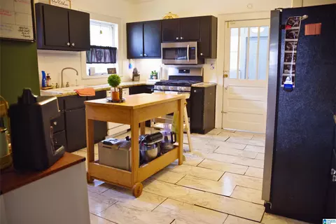 Kitchen - 906 6th Ave N, Clanton, AL 35045 photo 1 of 5