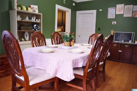 Dining - 906 6th Ave N, Clanton, AL 35045 photo 1 of 3