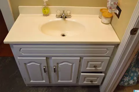 Bath - 906 6th Ave N, Clanton, AL 35045 photo 6 of 7