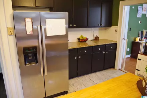 Kitchen - 906 6th Ave N, Clanton, AL 35045 photo 4 of 5