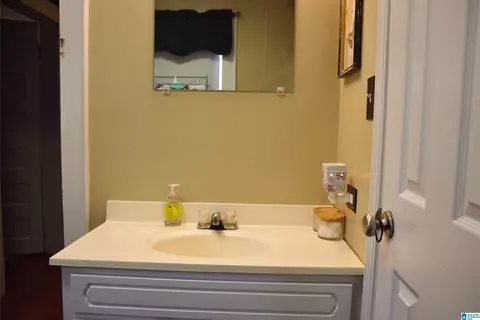 Bath - 906 6th Ave N, Clanton, AL 35045 photo 5 of 7